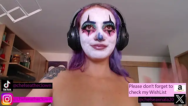 Snapshot of Eloise-brown chatting on 10/27/25, 08:35 Eloise-brown online show from 10/27/25, 08:35