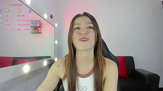 Snapshot of roxanne_jones1 chatting on 11/08/25, 07:34 roxanne jones1 online show from 11/08/25, 07:34