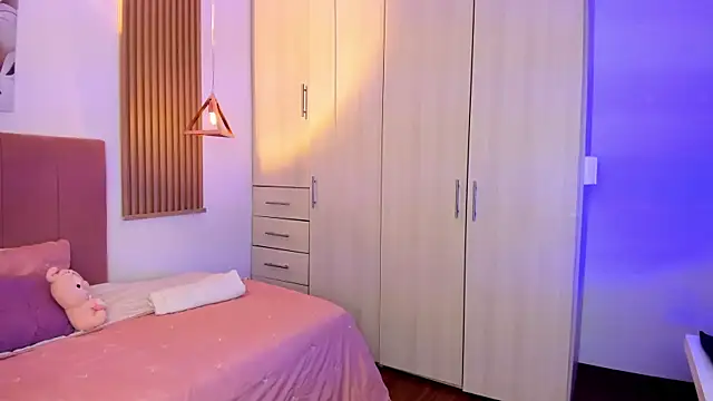 mia nevaeh online show from 12/13/25, 08:04