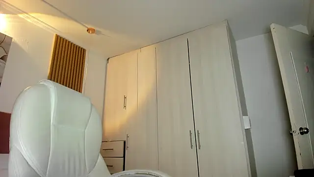 mia nevaeh online show from 04/05/26, 08:39