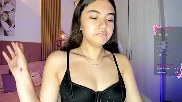 Snapshot of mia_nevaeh chatting on 04/24/26, 10:12 mia nevaeh online show from 04/24/26, 10:12