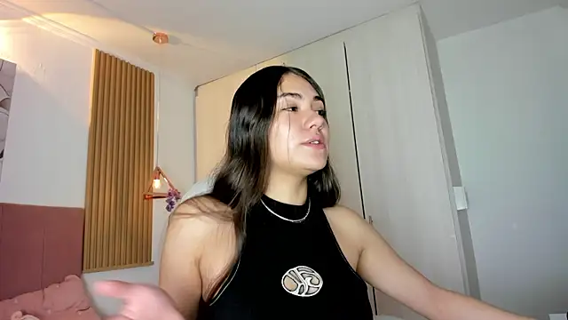Snapshot of mia_nevaeh chatting on 05/19/26, 03:29 mia nevaeh online show from 05/19/26, 03:29