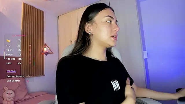 Snapshot of mia_nevaeh chatting on 07/11/26, 08:44 mia nevaeh online show from 07/11/26, 08:44