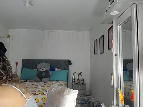 Corina hot online show from 10/15/25, 08:20