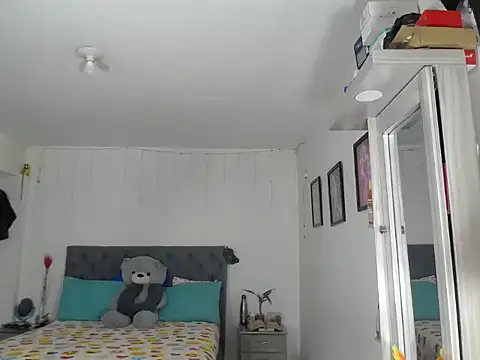 Corina hot online show from 10/16/25, 10:44