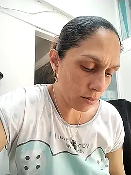Snapshot of Corina_hot chatting on 11/22/25, 04:39 Corina hot online show from 11/22/25, 04:39