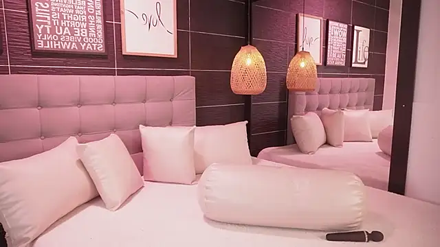 Bella TS  online show from 12/04/25, 09:34