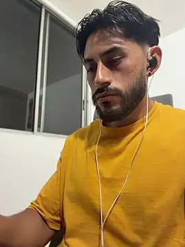 Snapshot of alexxxmachine chatting on 05/11/26, 11:57 alexxxmachine online show from 05/11/26, 11:57
