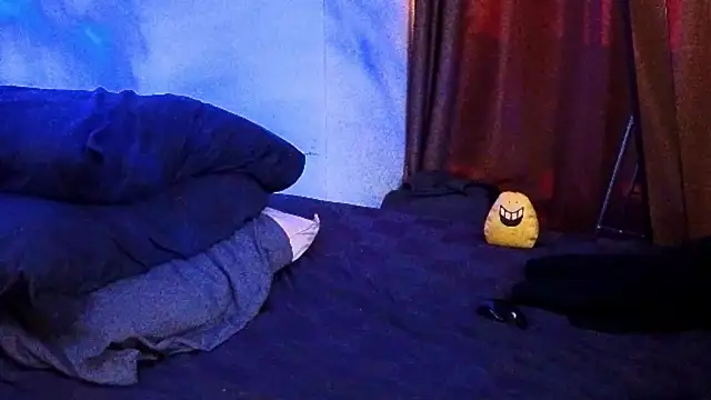 Snapshot of LuvNuk chatting on 01/15/25, 12:09 LuvNuk online show from 01/15/25, 12:09