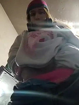 Snapshot of gabelove369 chatting on 02/04/25, 02:43 gabelove369 online show from 02/04/25, 02:43