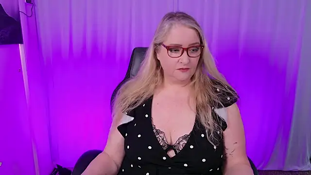 Snapshot of KatDSinclair chatting on 02/03/25, 02:13 KatDSinclair online show from 02/03/25, 02:13