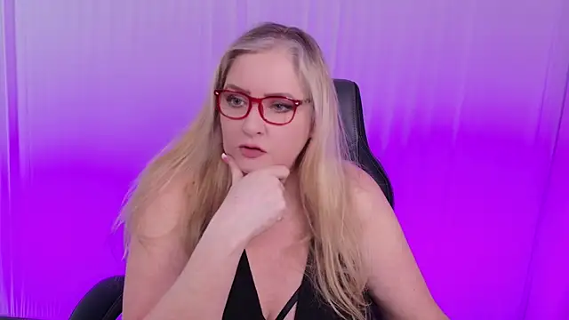 Snapshot of KatDSinclair chatting on 02/18/25, 02:59 KatDSinclair online show from 02/18/25, 02:59