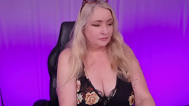 Snapshot of KatDSinclair chatting on 03/17/25, 04:01 KatDSinclair online show from 03/17/25, 04:01