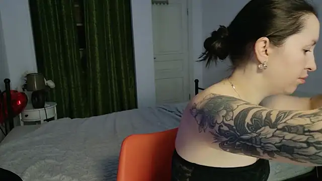 Snapshot of VioletCatt chatting on 04/07/26, 05:41 VioletCatt online show from 04/07/26, 05:41