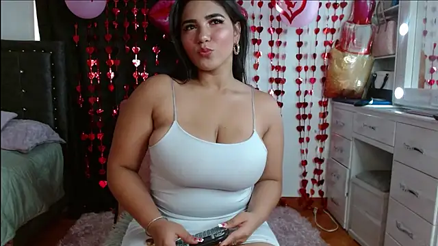 AnnaRosse1 online show from 02/10/25, 06:45