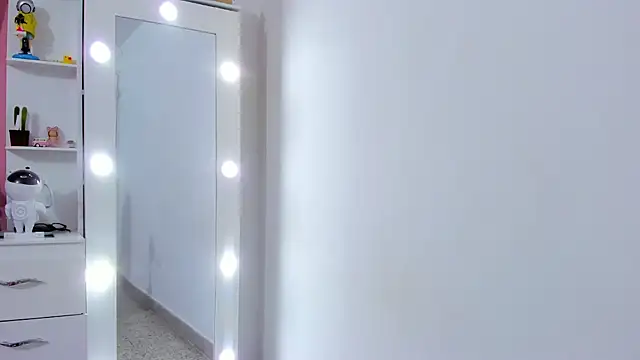 Snapshot of _noahjones chatting on 01/18/25, 05:31  noahjones online show from 01/18/25, 05:31