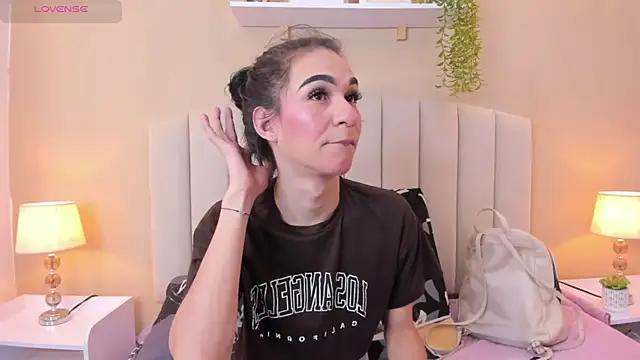 Mia thompson 19 online show from 01/16/26, 07:40