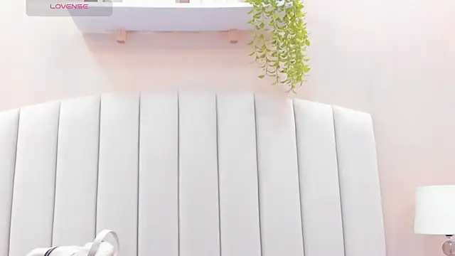 Mia thompson 19 online show from 02/11/26, 07:41