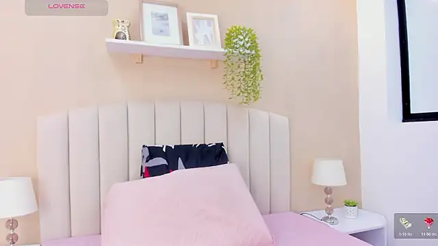 Mia thompson 19 online show from 02/17/26, 07:31