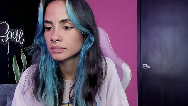 Juanadearco5 online show from 12/15/25, 09:41