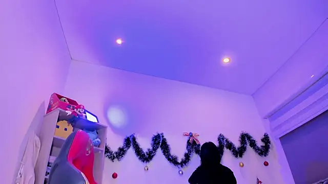 madelyn rose  online show from 12/20/24, 02:19