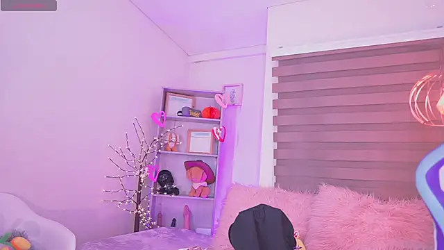 madelyn rose  online show from 09/23/25, 01:30