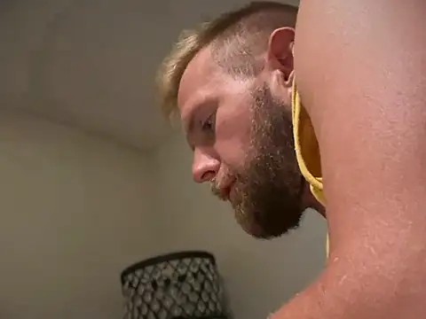 Snapshot of W1LBURN chatting on 04/12/26, 04:17 W1LBURN online show from 04/12/26, 04:17