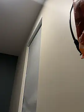 Snapshot of W1LBURN chatting on 04/24/26, 11:40 W1LBURN online show from 04/24/26, 11:40