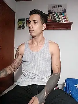 Snapshot of chero_95 chatting on 11/22/25, 02:32 chero 95 online show from 11/22/25, 02:32