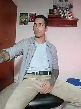 Snapshot of chero_95 chatting on 11/25/25, 10:21 chero 95 online show from 11/25/25, 10:21