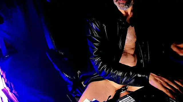 Snapshot of lux_dei chatting on 03/24/26, 03:11 lux dei online show from 03/24/26, 03:11