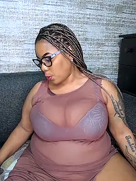 Snapshot of ExclusiveLeexx chatting on 10/30/25, 07:10 ExclusiveLeexx online show from 10/30/25, 07:10