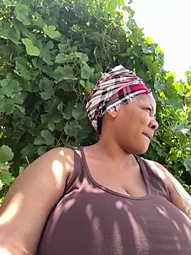 Snapshot of ExclusiveLeexx chatting on 12/18/25, 09:15 ExclusiveLeexx online show from 12/18/25, 09:15