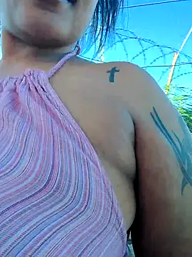 Snapshot of ExclusiveLeexx chatting on 01/06/26, 04:11 ExclusiveLeexx online show from 01/06/26, 04:11