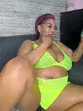 Snapshot of ExclusiveLeexx chatting on 04/18/26, 07:07 ExclusiveLeexx online show from 04/18/26, 07:07