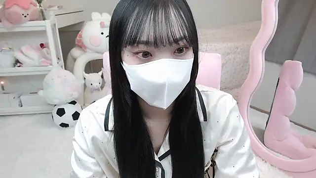 momo room online show from 12/12/24, 09:30