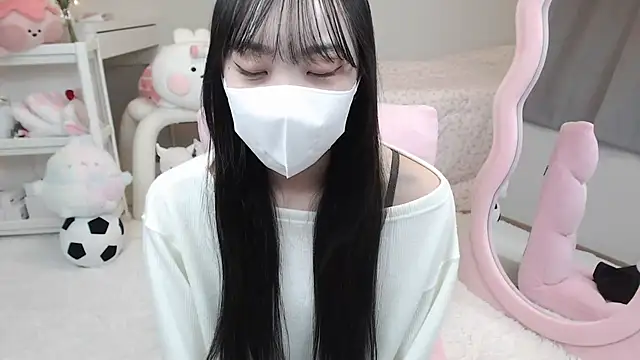 momo room online show from 12/16/24, 10:08