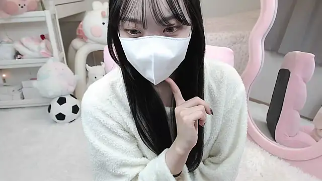 momo room online show from 12/19/24, 10:02