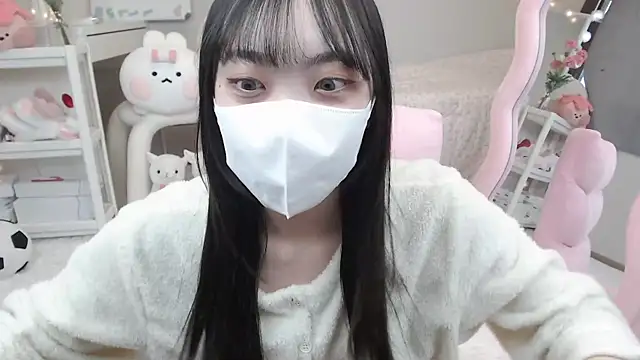 momo room online show from 01/18/25, 04:04