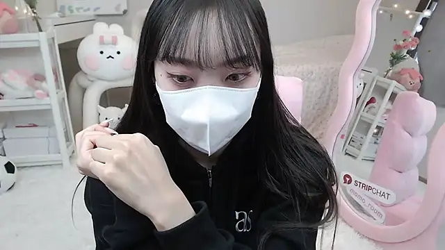 momo room online show from 01/19/25, 03:39