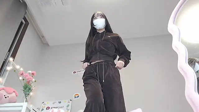 momo room online show from 01/20/25, 01:11