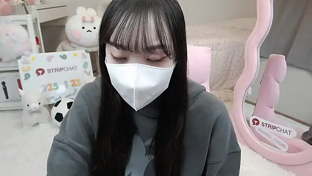 momo room online show from 01/23/25, 10:11