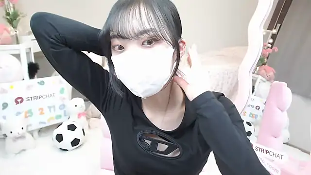 momo room online show from 02/17/25, 10:40