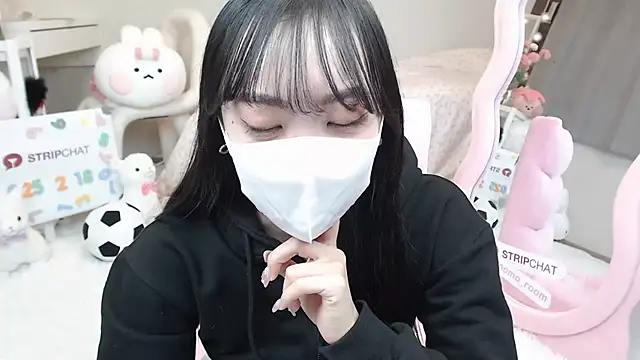 momo room online show from 02/20/25, 10:48