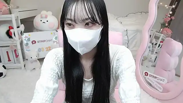 momo room online show from 03/22/25, 10:28