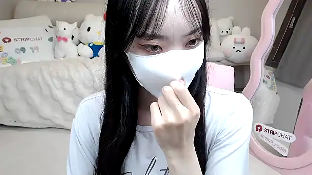 momo room online show from 09/19/25, 11:33