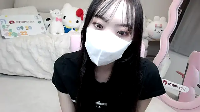 momo room online show from 09/30/25, 10:31