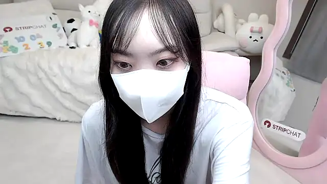 momo room online show from 10/04/25, 06:33