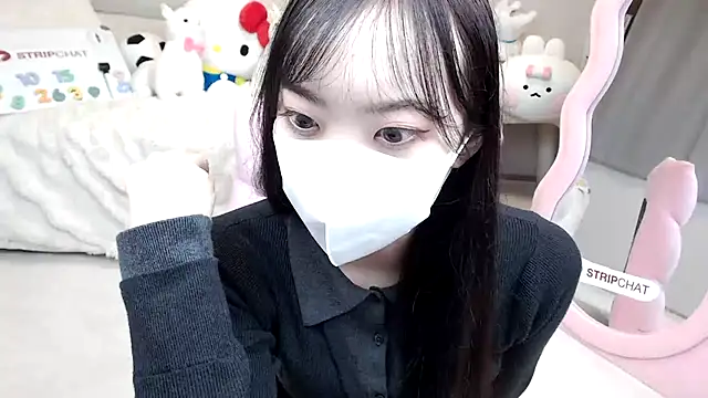 momo room online show from 10/15/25, 10:26