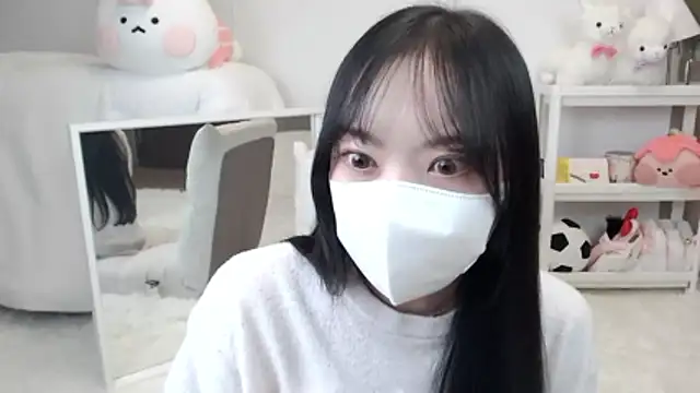 momo room online show from 04/04/26, 12:24